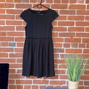 Gap Dress Cap Sleeve Ruffle Waist Black Size 4
